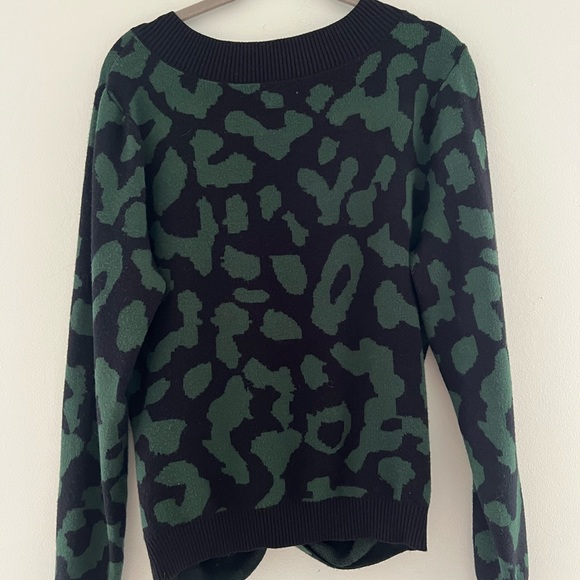 Eva Mendes NY&Co Green and Black Sweater - Picture 2 of 3